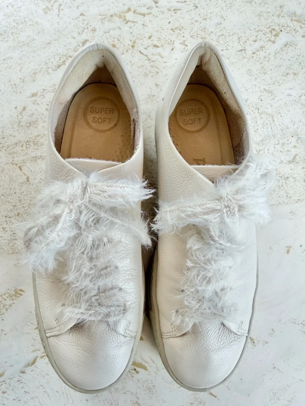 Paul Green Jayden Low Top Super Soft Sneakers Cream Faux Fur Laces US 7.5 EU 38